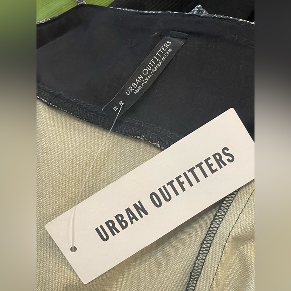 URBAN OUTFITTERS ~Black and White Snake‎ Print Mini Dress NWT Medium - Picture 4 of 9